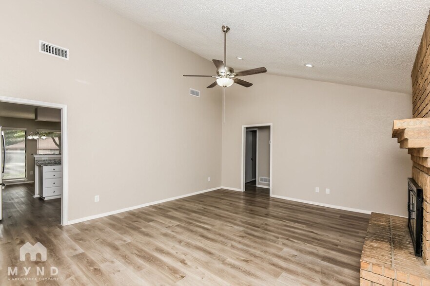 Building Photo - 5104 Red River Dr