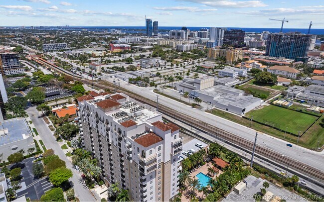 Building Photo - 616 Clearwater Park Rd