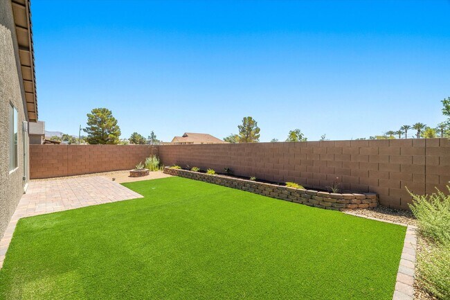 Building Photo - Spacious 3-Bed, 2-Bath Home with 2-Car Garage & Open Floor Plan