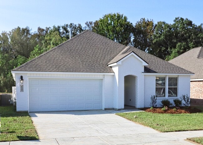 Building Photo - Look 4/3 in Zachary!