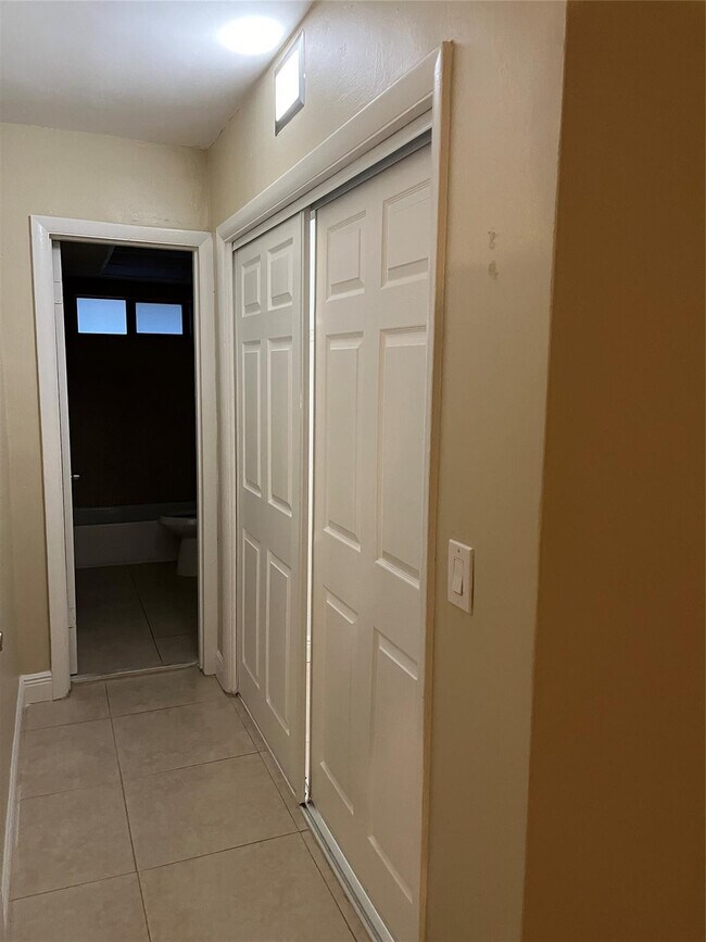 Building Photo - 44 SE 14th St