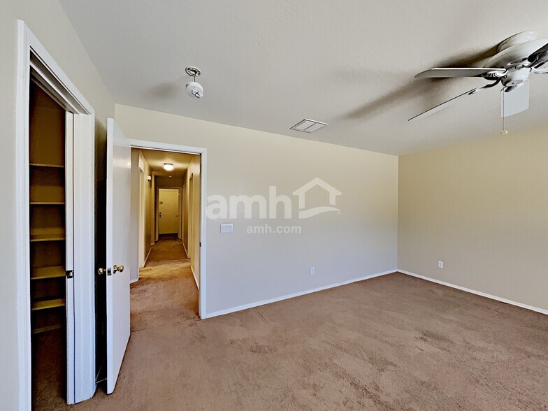 Building Photo - 22570 W Mohave St