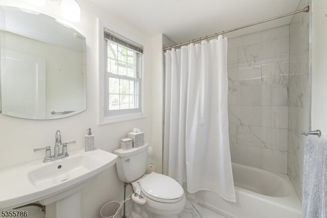 Building Photo - 86 Ferncliff Rd