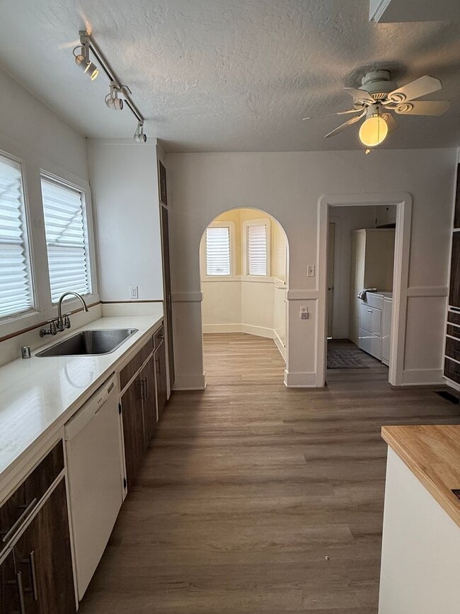 Building Photo - 4106 Walnut St