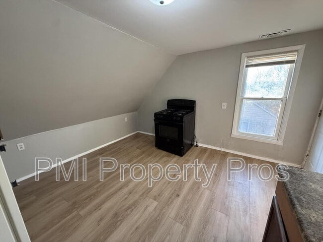 Building Photo - 3806 W Rohr Ave