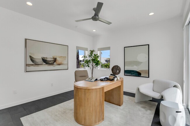 Building Photo - 905 Bay Point Dr