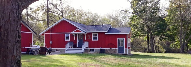 Building Photo - N4567 Oak Knoll Dr