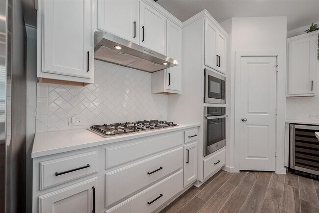 Building Photo - 430 W Cascade Heights Dr