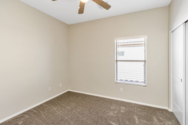 Building Photo - Bright Open Living & a Patio Perfect for Relaxing!