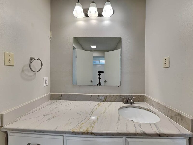 Building Photo - 5415 Vermillion Trail