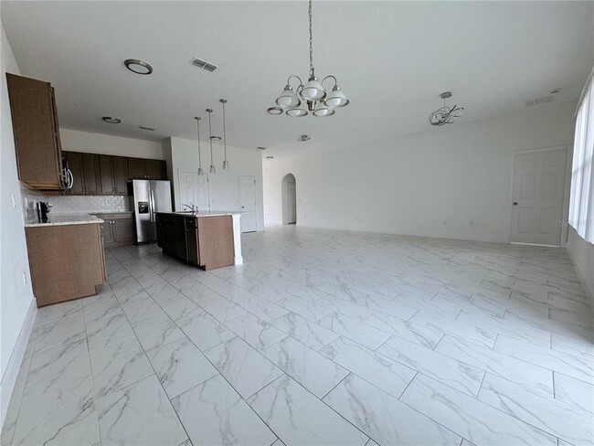 Building Photo - 725 Dennis Ave