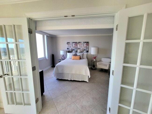 Building Photo - 3221 S Ocean Blvd