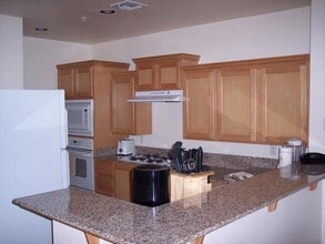 Building Photo - Luxury one bedroom south of the strip!