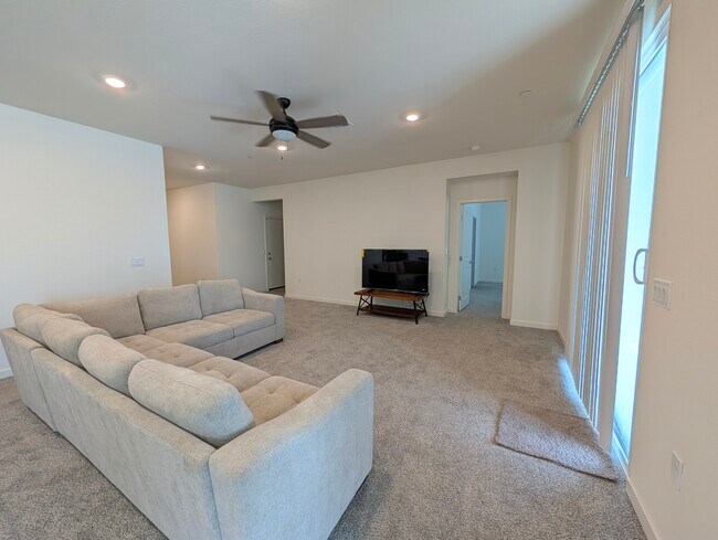 Building Photo - 821 Highlands Dr