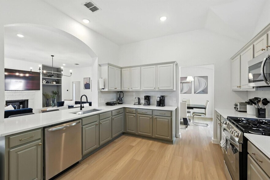 Building Photo - 11911 Rocky Point Dr