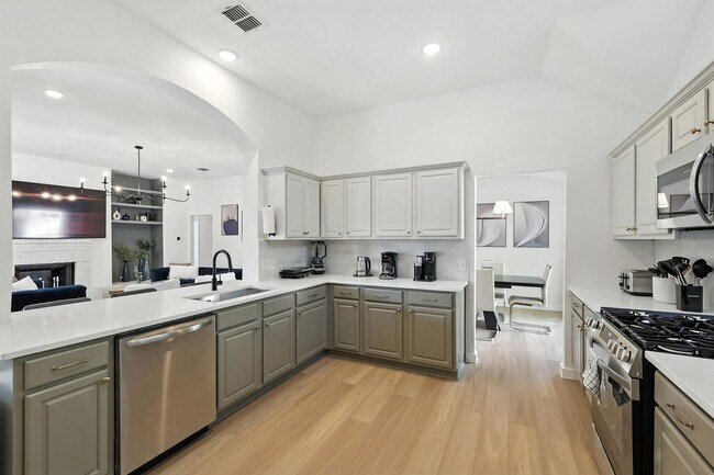 Building Photo - 11911 Rocky Point Dr