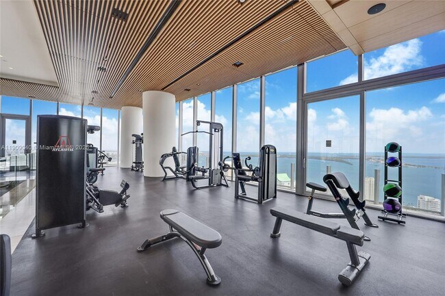 Building Photo - 300 Biscayne Blvd Way