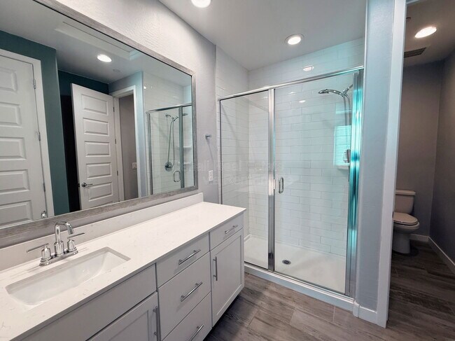 Building Photo - 4100 S Pinelake Way