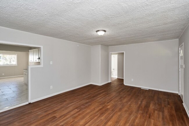 Building Photo - Exciting Opportunity! Charming 3 Bedroom Home in a Prime Location!