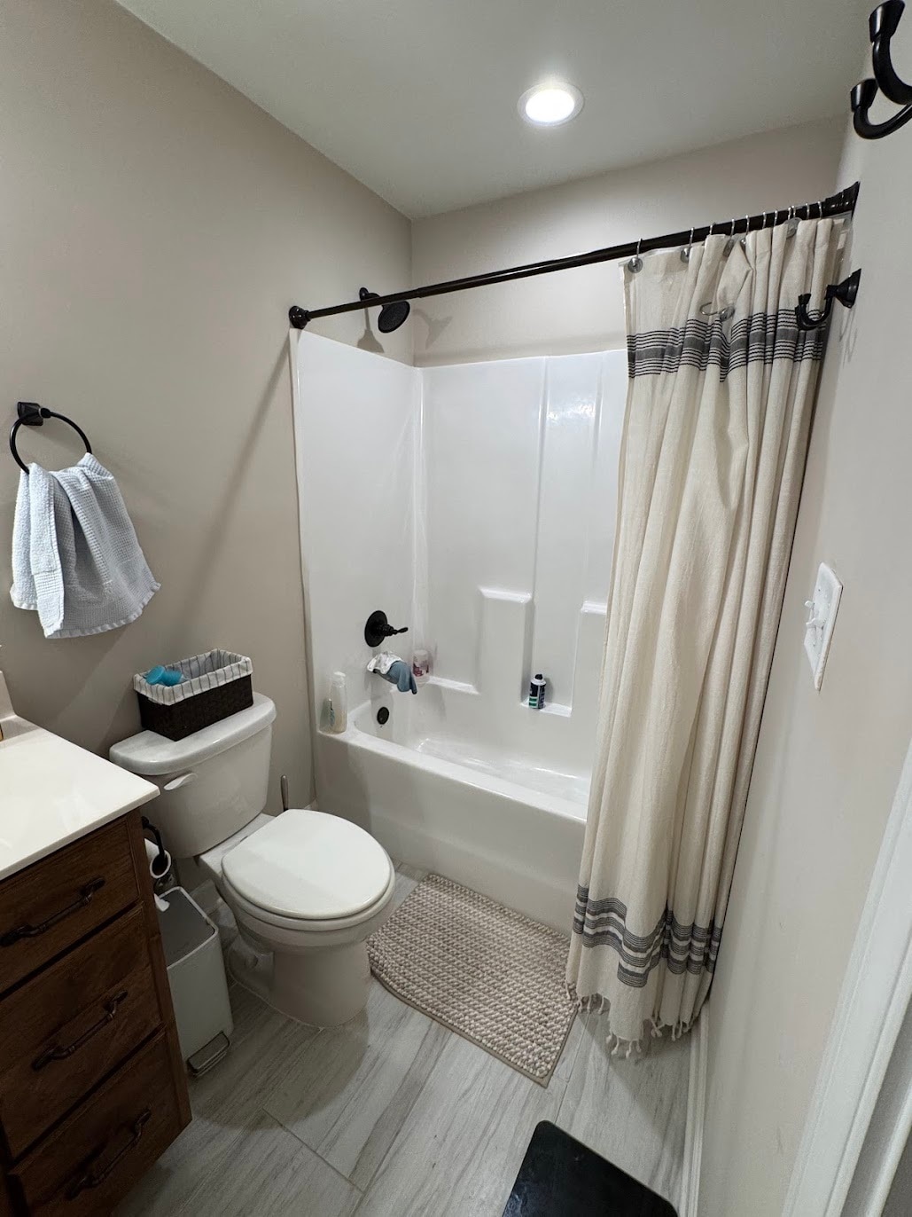 Upstairs Bathroom - 2533 Darlene St