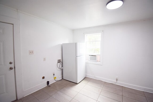 Building Photo - 2716 Sunrise St