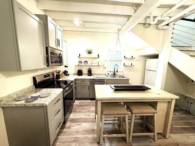 Building Photo - 3899 Spinnaker Way