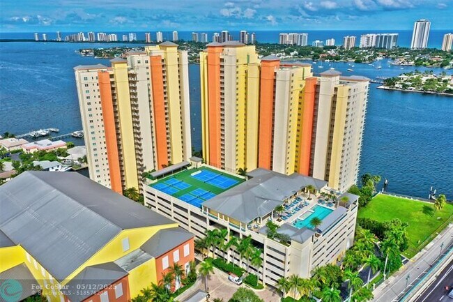 Building Photo - 2640 Lake Shore Dr