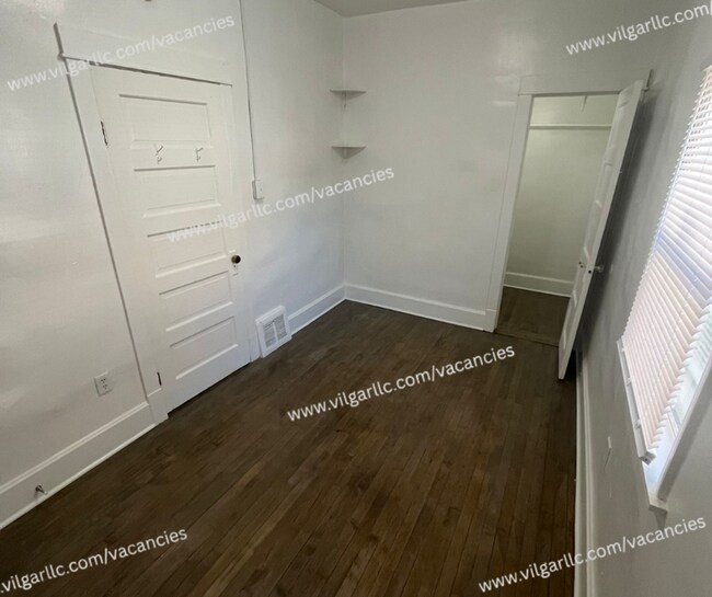 Building Photo - 4855 White Oak Ave