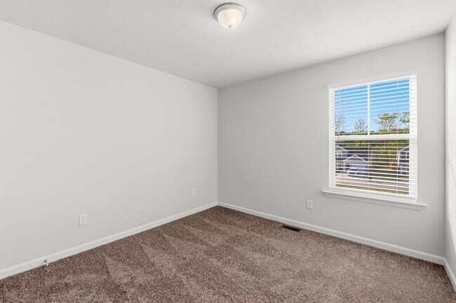 Building Photo - 1212 Vail Dr