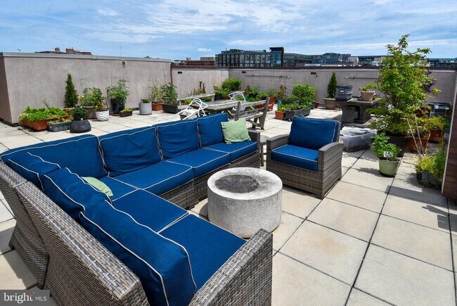 Building Photo - 2100 11th St NW