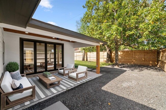 Building Photo - 2506 Briarbrook Dr
