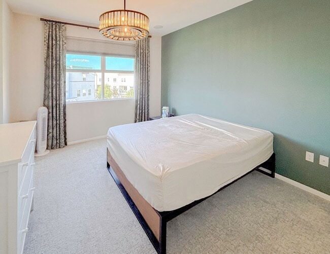 Building Photo - EXQUISITE 2 BEDROOM TOWNHOME IN THE HEART ...
