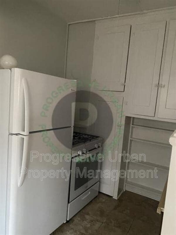 Building Photo - 1442 W 101st St