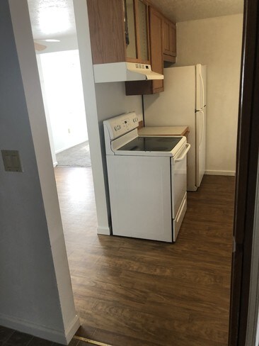 Building Photo - 822 NE Ford St