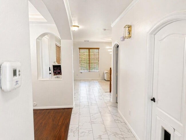 Building Photo - 8611 S 45th Glen