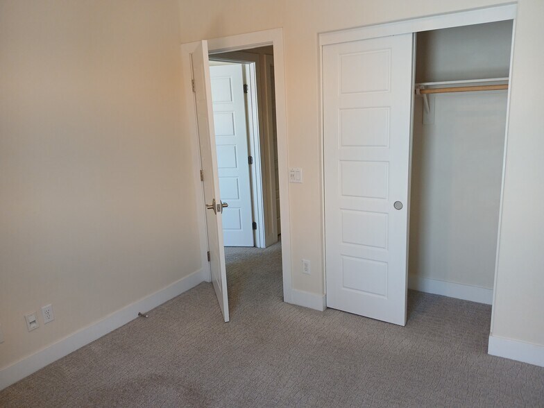 Building Photo - 135 W Live Oak Ave