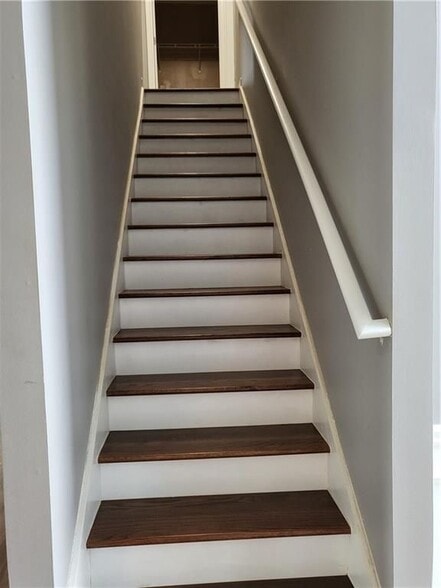 Building Photo - 950 Rockbass Rd