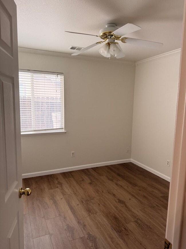 Building Photo - 3-bedroom, 2-bath home in great neighborhood!