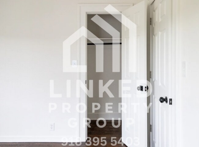 Building Photo - Beautifully Updated 3-Bedroom Home Near Downtown Tulsa