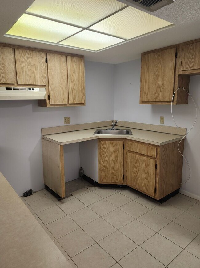 Building Photo - Oak Forrest 55 and older Condominium FOR R...