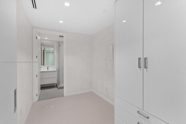 Building Photo - 350 Ocean Dr