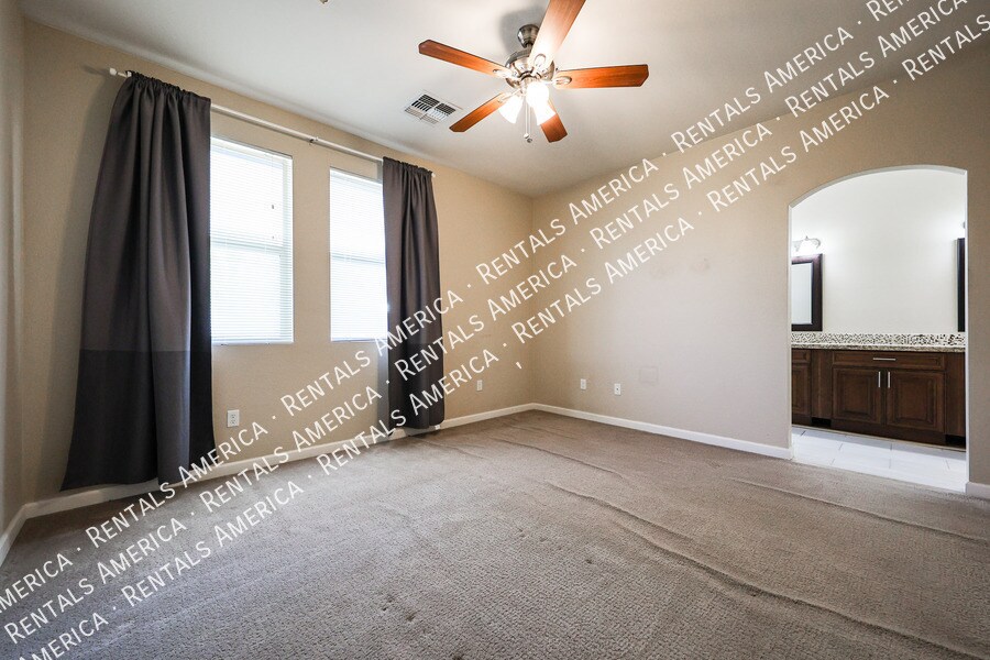 Building Photo - 1406 W Main St