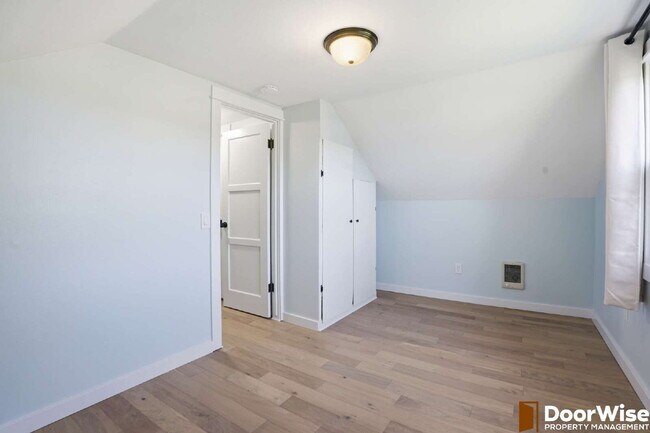 Building Photo - Charming 4-Bed Newberg Home!