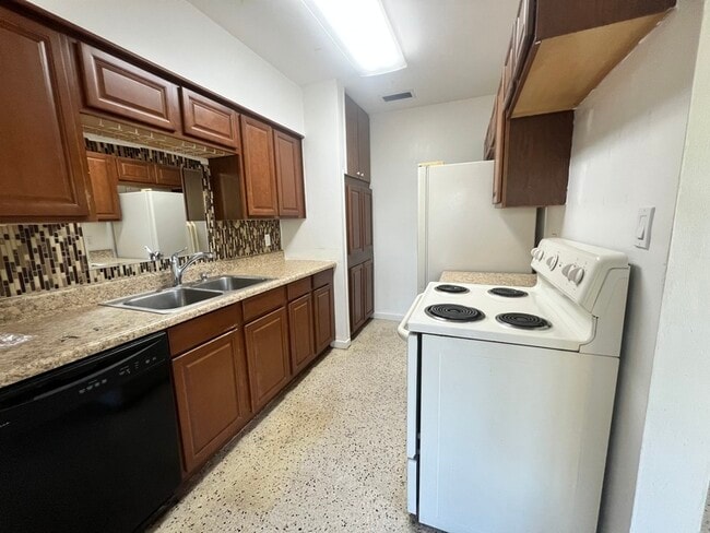 Building Photo - 3700 Corrine Dr