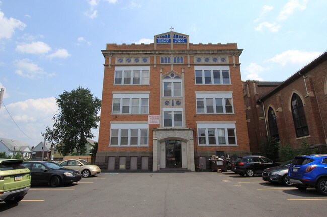 Building Photo - 607 N Main St