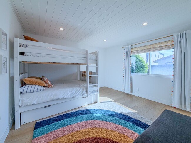 Building Photo - 4954 Dolphin Way