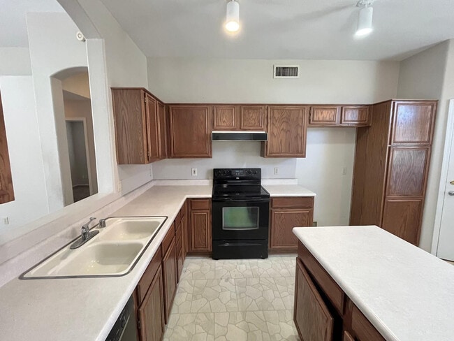 Building Photo - 7439 W Crest Ln