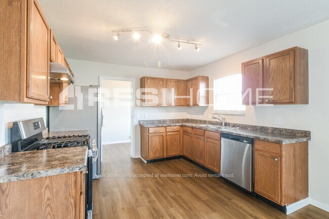 Building Photo - HOME FOR RENT!!