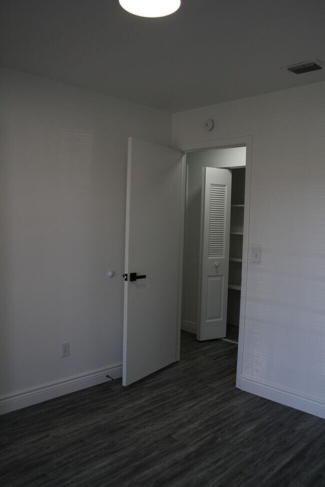 Building Photo - Charming Home in a Prime Location – Update...