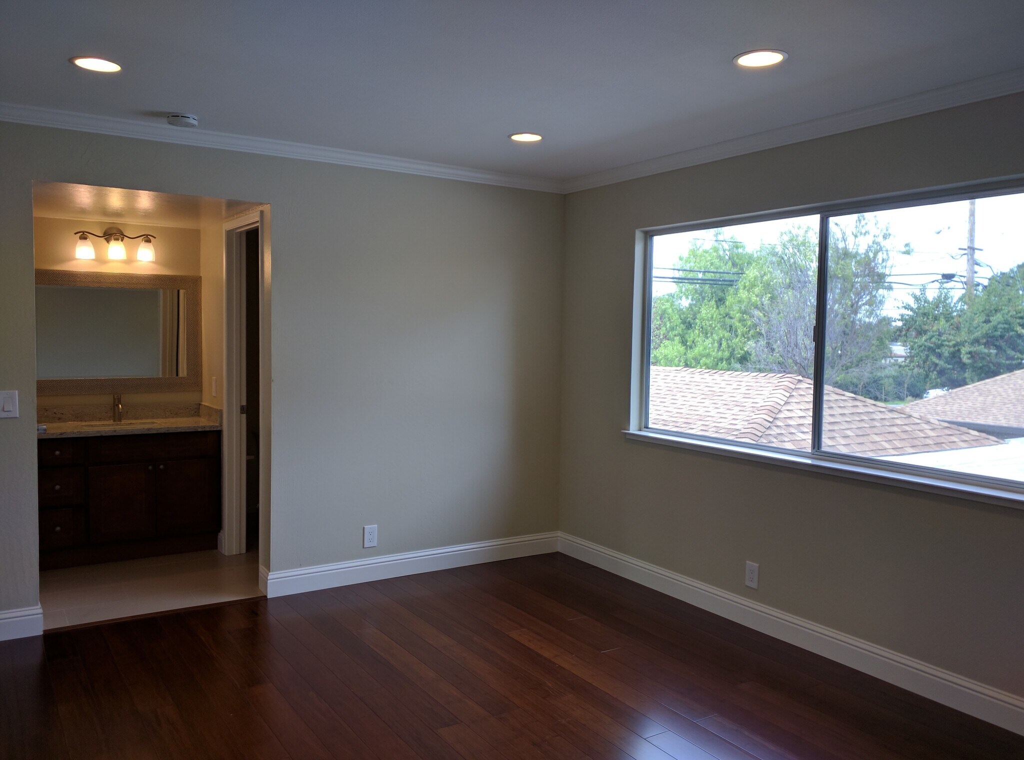 Building Photo - 1566 Capri Dr